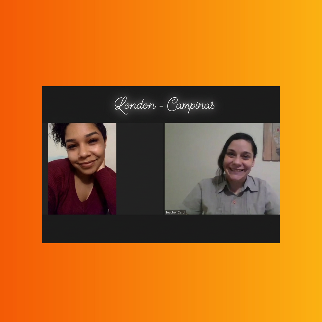 Professora em aula online de Inglês